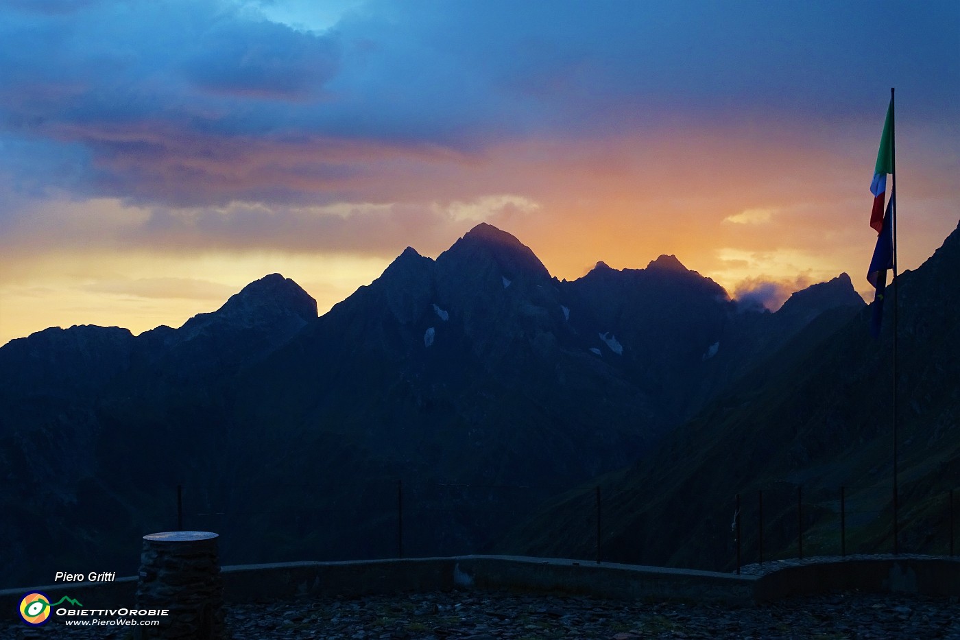 06 Spettacolare tramonto sul Diavolo di Tenda da poco salito.JPG